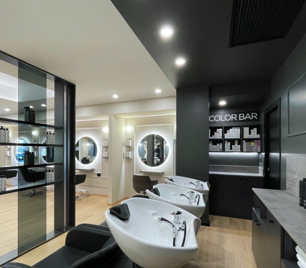 Interno del locale della Barberia di Anegg Alberto a Martignano